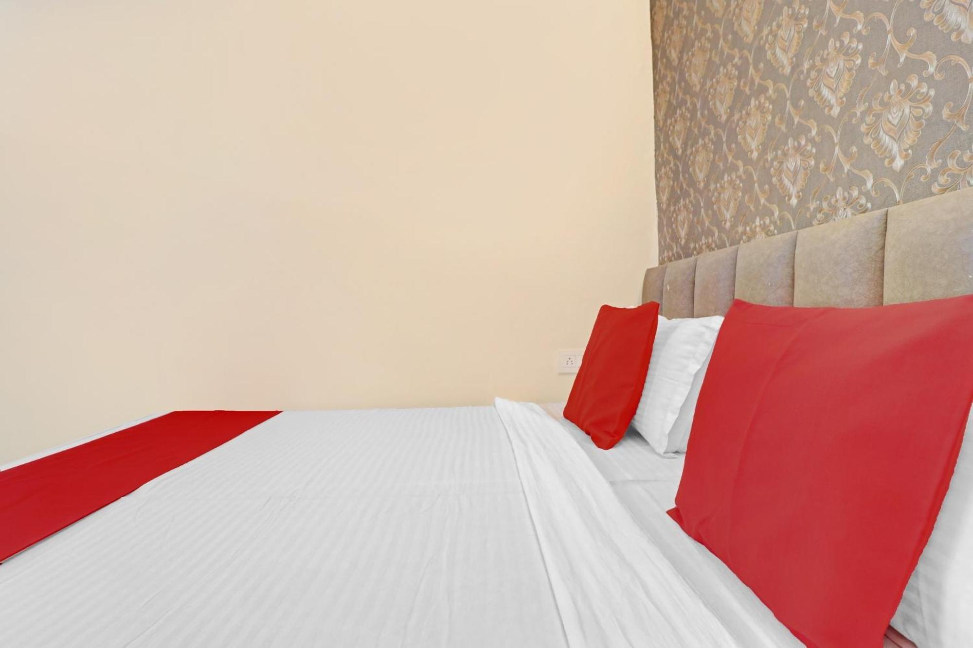 Hotel O Sky View Ludhiana Bagian luar foto